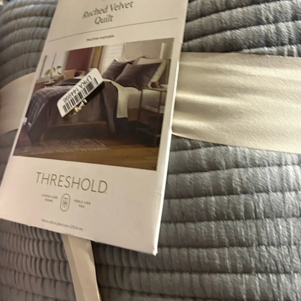 THRESHOLD NWT ruched velvet quilt -gray -king